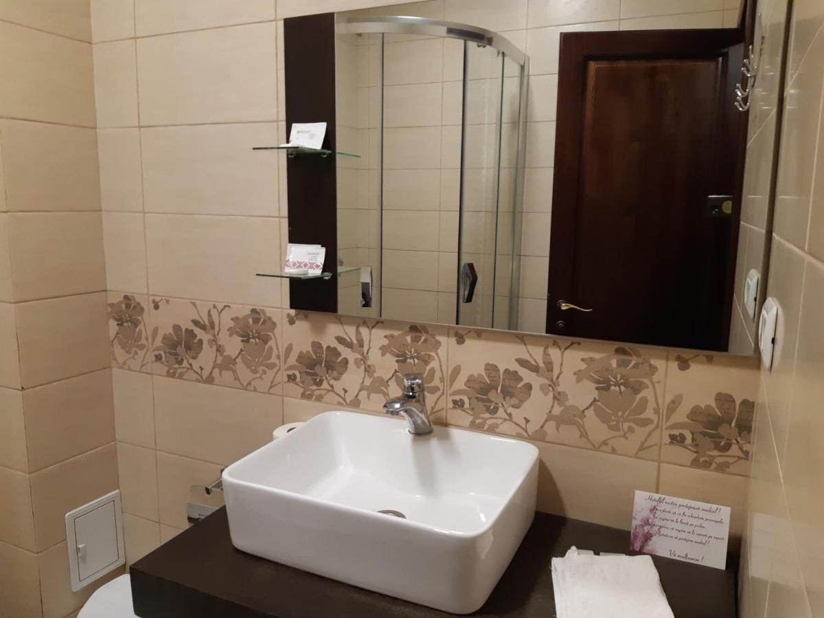 Hotel Ro&Mario Barlad Bîrlad 外观 照片