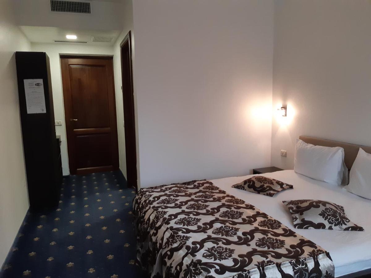 Hotel Ro&Mario Barlad Bîrlad 外观 照片